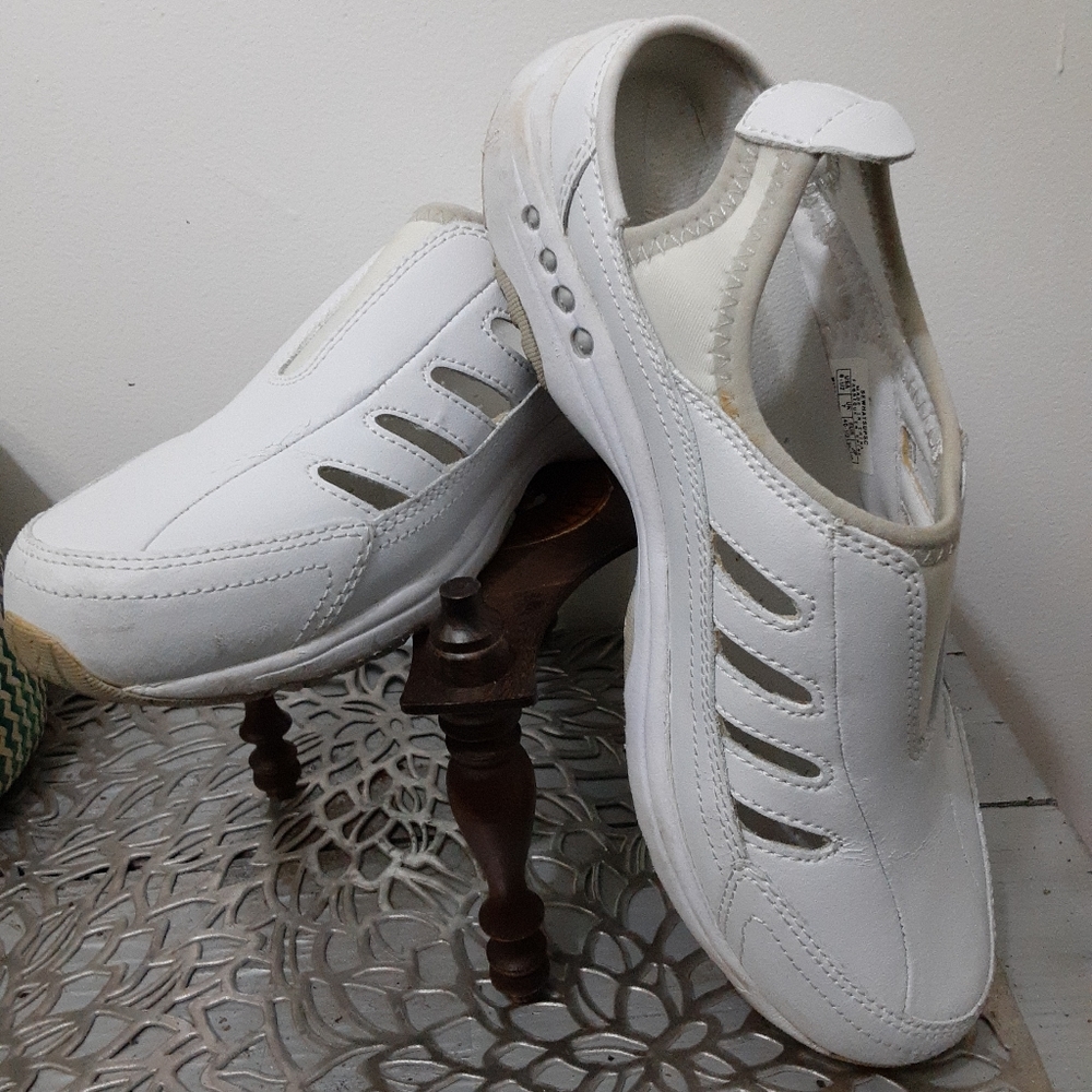 Women's Nursing shoes workwear. White Color  Size 8.5 pre owned.